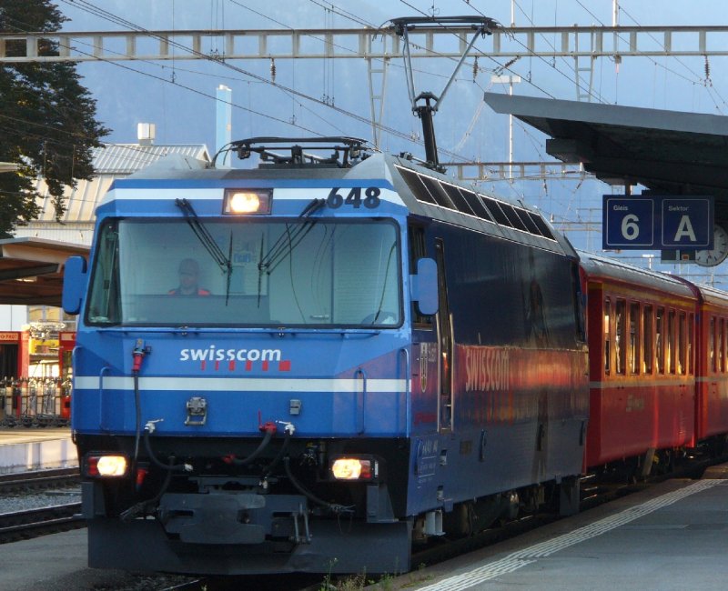 RhB - E - Lok  Ge 4/4  648 mit Zug unterwegs nach Davos in Bahnhof von Landquart am 25.08.2007