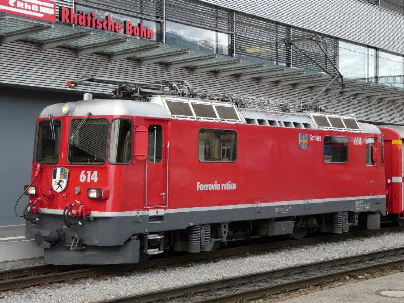 RhB - E-Lok Ge 4/4  614 im Bahnhof von Landquart am 25.05.2008