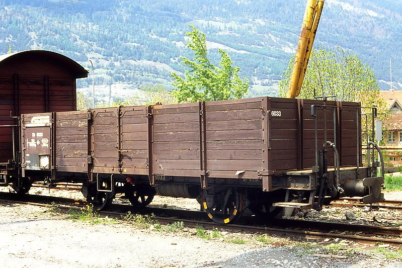 RhB - Ek 6033 am 20.05.1991 in Chur - Hochbordwagen 2-achsig mit 1 offenen Plattform - Baujahr 1903 - MAN - Gewicht 5,11t - Zuladung 10,00t - LP 7,49m - zulssige Geschwindigkeit Aufkleber 60 km/h - 2=08.09.1986 - Lebenslauf: L 1033 - 1911 L 6033 - 1969 Ek 6033 - 06/1995  Abbruch.
