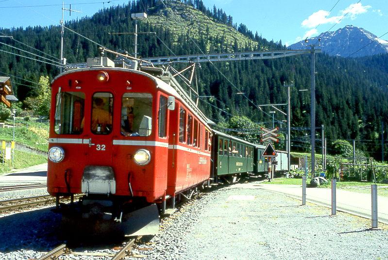 RhB EXTRA-GmP fr GRAUBNDEN TOURS 3658 von Arosa nach Chur am 31.08.1997 in Langwies mit Bernina-Triebwagen ABe 4/4I 32 - B 2247 - D 4052I - Xk 9398 - Kkl 7052 - E 6623.
