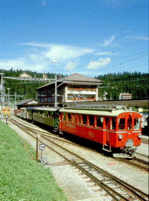 RhB EXTRA-GmP fr GRAUBNDEN TOURS 3658 von Arosa nach Chur am 31.08.1997 in Arosa mit Bernina-Triebwagen ABe 4/4I 32 - B 2247 - D 4052I - Xk 9398 - Kkl 7052 - E 6623.
