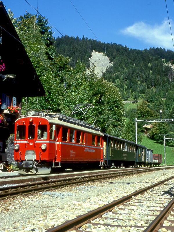RhB EXTRA-GmP fr GRAUBNDEN TOURS 3658 von Arosa nach Chur am 31.08.1997 in Peist mit Bernina-Triebwagen ABe 4/4I 32 - B 2247 - D 4052I - Xk 9398 - Kkl 7052 - E 6623.
