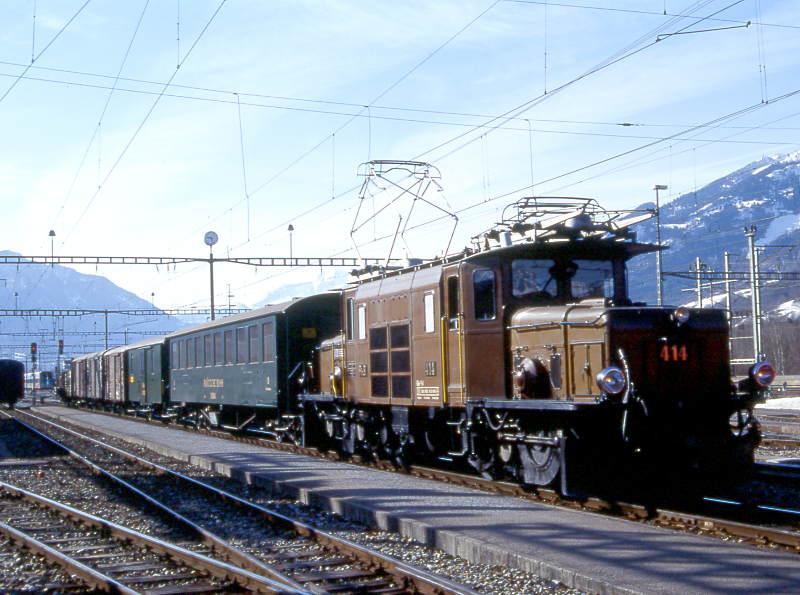 RhB Extra-GmP fr GRAUBNDEN TOURS-AG 3031 von Landquart nach Davos-Platz vom 14.03.1999 Bereitstellung in Landquart mit E-Lok Ge 6/6I 414 - B 2246 - D 4052II - Gbkv 5568 - Gbkv 5593 - Gb 5082 - E 6610 - Kk 7070.