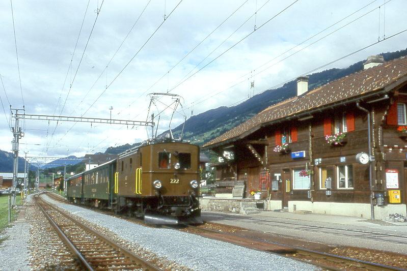 RhB Extrazug fr GRAUBNDEN TOURS 3238 von Disentis nach Landquart vom 30.08.1997 in Trun mit E-Lok-Oldtimer Ge 2/4 222 - B 2247 - B 2246 - D 4052I. Hinweis: mit Blick auf den wunderschnen Bahnhof 
