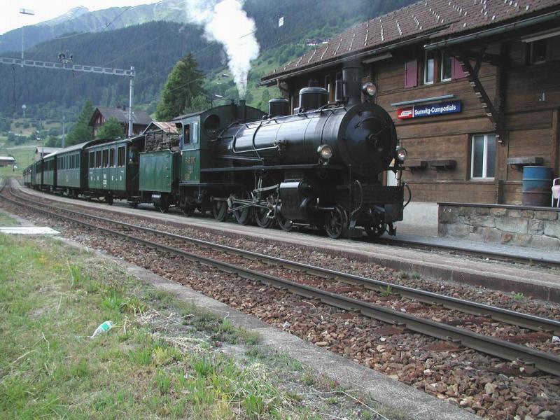 RhB Extrazug mit G4/5 No.107 in Sumvitg/Cumpadials am 28.06.04