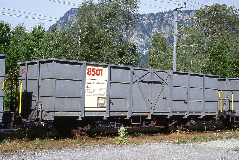 RhB - Fb 8501 am 07.06.1997 in Landquart Ried - Hochbordwagen mit Stahlaufbau 2-achsig mit 1 offenen Plattform - Baujahr 1913 - bernahme 08.02.1977 - Rast/RhB - Gewicht 8,37t - Zuladung 15,00t - LP 8,89m - zulssige Geschwindigkeit 60 km/h - 2=25.06.1993 - Lebenslauf: Ug ex L 6670 - 1969 E 6670 - 08.02.1977 Fb 8501 - 2003 E 8501 - Hinweis: gescanntes Dia
