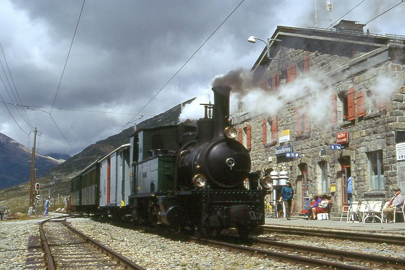 RhB Foto-Dampf-Extrazug fr RHTIA INCOMING 9966 von km 20,4000 nach Ospizio Bernina am 26.08.1995 in Ospizio Bernina mit Dampflok G 3/4 1 - Xkv 9398 - A 1102 - B 2060
