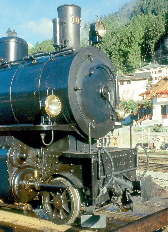 RhB - G 4/5 107 am 31.08.1997 in Disentis - Dampflok - Baujahr 1906 - SLM 1709 - Gewicht 68,00t - 590 KW - LP 13,97m - zulssige Geschwindigkeit 45/30 km/h Tender voraus - =28.03.1991. Hinweis: Detailansicht
