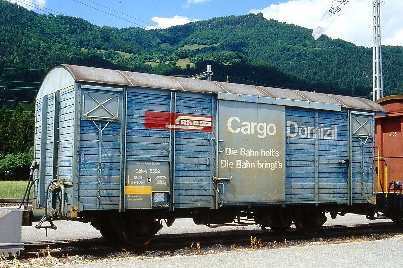 RhB - Gbk-v 5502 am 08.06.1997 in Landquart Ried - Gedeckter Gterwagen 2-achsig mit 1 offenen Plattform CARGO DOMIZIL gelber Aufkleber Reserviert fr HOWAG - Baujahr 1911 - LOUV/RhB - Gewicht 6,94t - Zuladung 12,00t - LP 8,49m - zulssige Geschwindigkeit Aufkleber 80 km/h - 2=21.01.1988 - Beschriftung: deutsch - Lebenslauf: ex K1 5502 - 1969 Gbk 5502 - 1979 Gbk-v 5502 - Hinweis: genderte Zuladung, genderte Geschwindigkeit, nderung der Reservierung, gescanntes Dia

