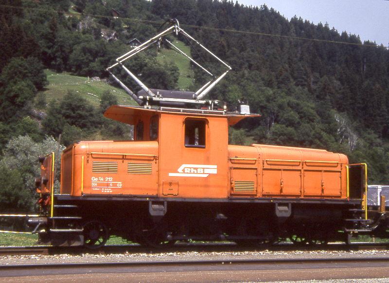RhB - Ge 2/4 212 am 12.08.1991 in ILANZ - RANGIERLOK - Baujahr 1913 - SLM2309/BBC728/RhB -  Gewicht 33,00t - 230 KW - LP 8,70m - zulssige Geschwindigkeit 55 km/h. Mutation: ex Ge 2/4 206 - 1943 Ge 2/4 212. Hinweis: Lok noch in alter Lackierung.
