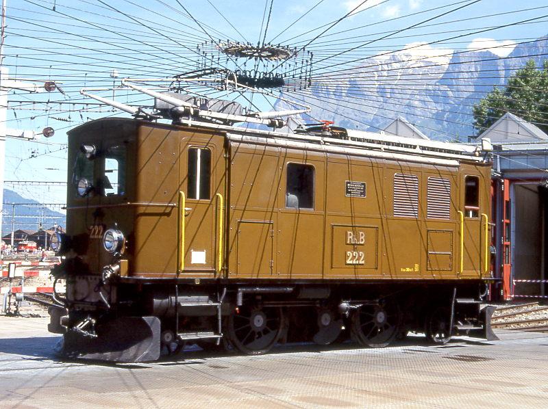 RhB - Ge 2/4 222 am 07.06.1997 in LANDQUART - elektrische UMBAU-LOKOMOTIVE - bernahme 06.04.1913 - SLM2307/BBC726 - Gewicht 30,00t - 450 KW - LP 8,70m - zulssige Geschwindigkeit 30 km/h - 5/1997 Motor von 221 eingebaut - ex Ge 2/4 204 - 06.01.1946 Ge 2/4 222
