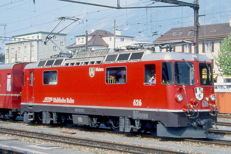 RhB - Ge 4/4 II 626  MALANS  am 11.05.1994 in Chur - Thyristor-Streckenlokomotive - bernahme 28.06.1984 - SLM5267/BBC - 1700 KW - Gewicht 50,00t - LP 12,74m - zulssige Geschwindigkeit 90 km/h - 2=05.09.1991 - Logo RhB deutsch.
