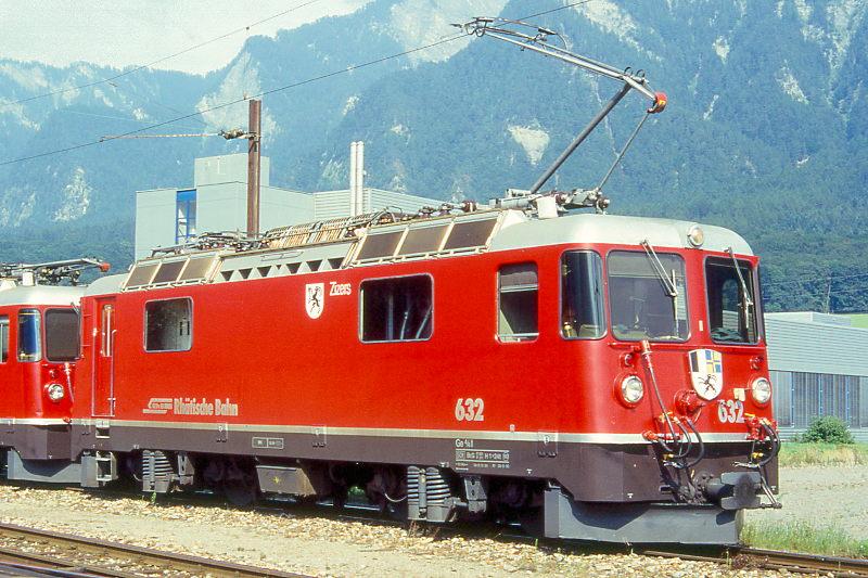 RhB - Ge 4/4 II 632  ZIZERS  am 21.08.1995 in Untervaz - Thyristor-Streckenlokomotive - bernahme 12.12.1984 - SLM5273/BBC - 1700 KW - Gewicht 50,00t - LP 12,74m - zulssige Geschwindigkeit 90 km/h - 2=28.01.1993 - Logo RhB deutsch
