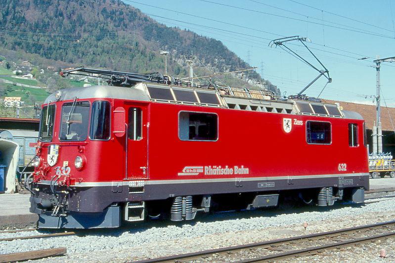 RhB - Ge 4/4 II 632  ZIZERS  am 25.04.1999 in Landquart - Thyristor-Streckenlokomotive - bernahme 12.12.1984 - SLM5273/BBC - 1700 KW - Gewicht 50,00t - LP 12,74m - zulssige Geschwindigkeit 90 km/h - 2=28.01.1993 - Logo RhB deutsch
