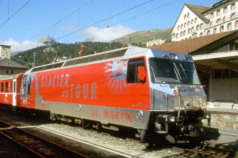 RhB - Ge 4/4 III 651  FIDERIS  am 31.08.2007 in St.Moritz - Drehstrom-Universallokomotive - bernahme 28.09.1999 - SLM/ABB - 3200 KW - Gewicht 62,00t - LP 16,00m - zulssige Geschwindigkeit 100 km/h - 1=08.12.2004 - Logo Graubnden - Werbung: CLACIER on TOUR
