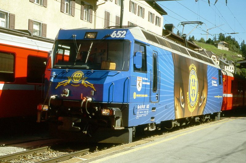 RhB - Ge 4/4 III 652  VAZ/OBERVAZ LENZERHEIDE-VALBELLA  am 31.08.2007 in S.Moritz - Drehstrom-Universallokomotive - bernahme 05.11.1999 - SLM/ABB - 3200 KW - Gewicht 62,00t - LP 16,00m - zulssige Geschwindigkeit 100 km/h - Logo RhB deutsch - Werbung: HCD
