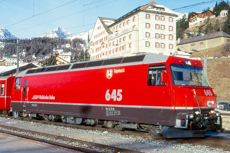 RhB - Ge 4/4 III 645  TUJETSCH  am 02.03.1998 in St.Moritz - Drehstrom-Universallokomotive - bernahme 31.05.1994 - SLM5493/ABB - 3200 KW - Gewicht 62,00t - LP 16,00m - zulssige Geschwindigkeit 100 km/h - Logo RhB deutsch - Werbung: ohne - gescanntes Dia
