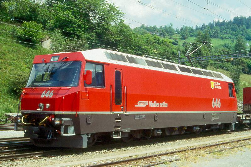 RhB - Ge 4/4 III 646  Sta.MARIA VAL MUSTAIR  am 07.09.1994 in St.Moritz - Drehstrom-Universallokomotive - bernahme 27.06.1994 - SLM5494/ABB - 3200 KW - Gewicht 62,00t - LP 16,00m - zulssige Geschwindigkeit 100 km/h - Logo RhB deutsch - Werbung: ohne - gescanntes Dia 
