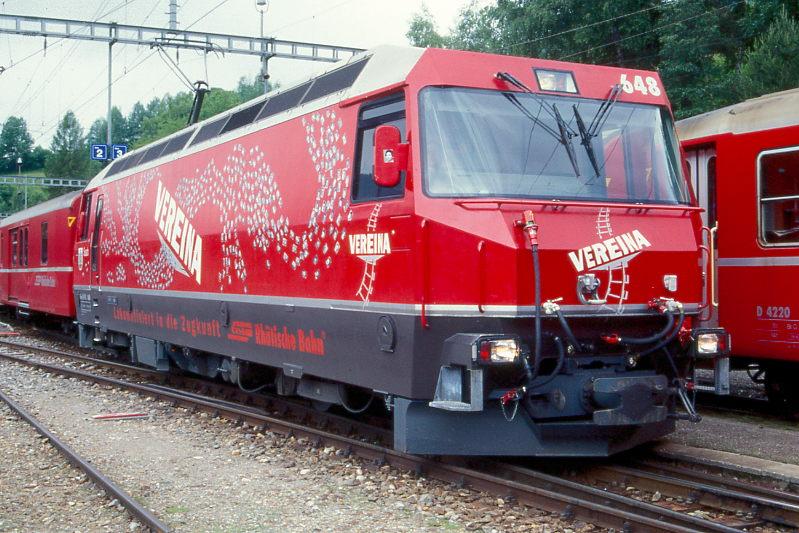 RhB - Ge 4/4 III 648  SUSCH  am 19.06.1999 in Filisur - Drehstrom-Universallokomotive - bernahme 05.11.1994 - SLM5635/ABB - 3200 KW - Gewicht 62,00t - LP 16,00m - zulssige Geschwindigkeit 100 km/h - Logo RhB deutsch - Werbung: VEREINA (RhB-Mitarbeiter) - gescanntes Dia 
