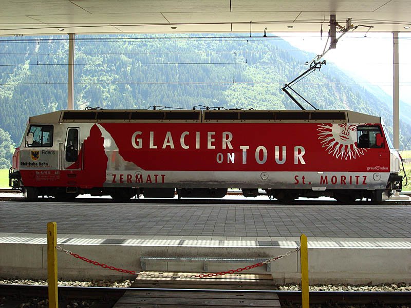 RhB Ge 4/4 III (Glacier on Tour) im Bahnhof Disentis, 29. Juni 2008
