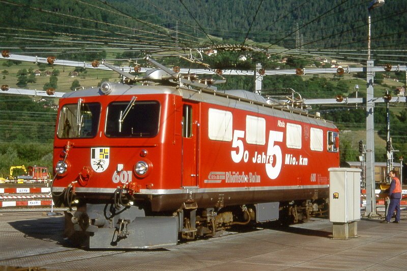 RhB - Ge 4/4I 601  ALBULA  am 07.06.1997 in LANDQUART - STRECKEN-LOKOMOTIVE - bernahme 08.07.1947 - SLM3920/MFO/BBC - 1184 KW - Gewicht 48,00t - LP 12,10m - zulssige Geschwindigkeit 80 km/h. Hinweis: noch mit Scherenpantograf - Werbung: Eigenwerbung - Hinweis: gescanntes Dia
