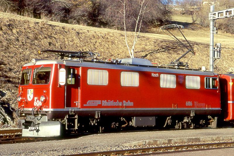 RhB - Ge 4/4I 606  KESCH  am 26.02.1998 in FILISUR - STRECKEN-LOKOMOTIVE - bernahme 15.06.1953 - SLM4081/MFO/BBC - 1184 KW - Gewicht 48,00t - LP 12,10m - zulssige Geschwindigkeit 80 km/h.
