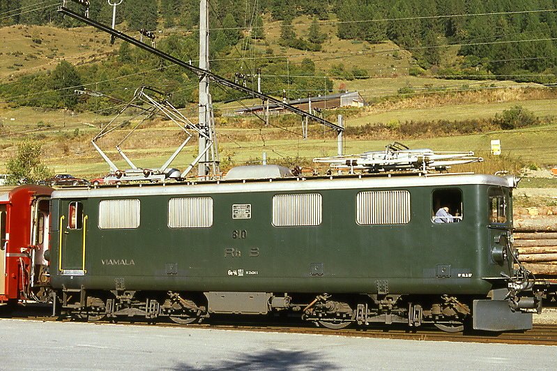 RhB - Ge 4/4I 610  VIAMALA  am 30.09.1990 in Scuol - STRECKEN-LOKOMOTIVE - bernahme 03.07.1953 - SLM4085/MFO/BBC - 1184 KW - Gewicht 48,00t - LP 12,10m - zulssige Geschwindigkeit 80 km/h - 2=16.03.1987. Hinweis: noch vor Umbau in grner Lackierung
