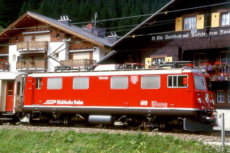 RhB - Ge 4/4I 610  VIAMALA  am 30.08.1998 in LITZIRTI - STRECKEN-LOKOMOTIVE - bernahme 03.07.1953 - SLM4085/MFO/BBC - 1184 KW - Gewicht 48,00t - LP 12,10m - zulssige Geschwindigkeit 80 km/h.
