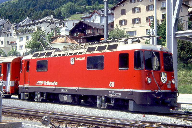 RhB - Ge 4/4II 611  LANDQUART  am 06.06.1993 in DISENTIS - THYRISTOR-STRECKEN-LOKOMOTIVE - bernahme 30.05.1973 - SLM4884/BBC - 1700 KW - Gewicht 50,00t - LP 12,74m - zulssige Geschwindigkeit 90 km/h. Hinweis: am 14.08.1973 schwerer Unfall in Fideris, bei SLM wieder instandgesetzt.

