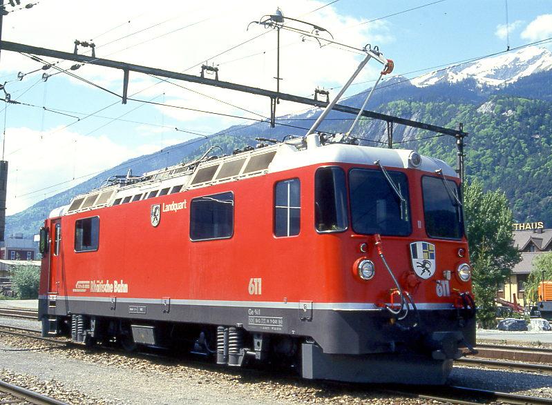 RhB - Ge 4/4II 611  LANDQUART  am 13.05.1994 in UNTERVAZ - THYRISTOR-STRECKEN-LOKOMOTIVE - bernahme 30.05.1973 - SLM4884/BBC - 1700 KW - Gewicht 50,00t - LP 12,74m - zulssige Geschwindigkeit 90 km/h. Hinweis: am 14.08.1973 schwerer Unfall in Fideris, bei SLM wieder instandgesetzt.
