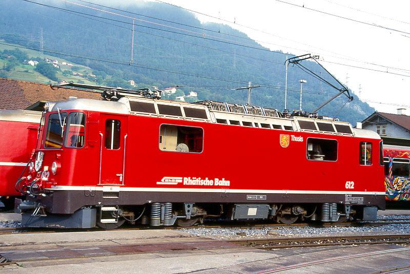 RhB - Ge 4/4II 612  THUSIS  am 20.06.1999 in LANDQUART - THYRISTOR-STRECKEN-LOKOMOTIVE - bernahme 20.07.1973 - SLM4885/BBC - 1700 KW - Gewicht 50,00t - LP 12,74m - zulssige Geschwindigkeit 90 km/h.
