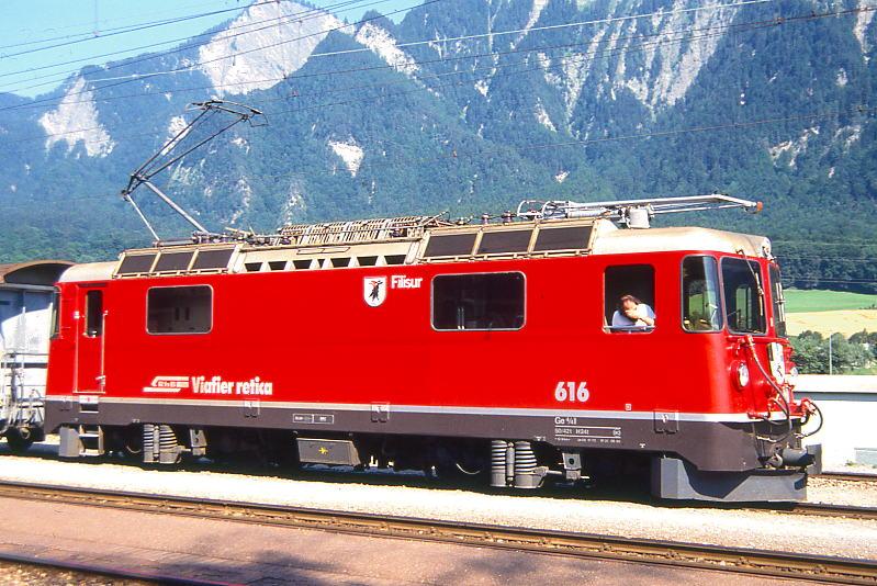 RhB - Ge 4/4II 616  FILISUR  am 18.08.1991 in UNTERVAZ - THYRISTOR-STRECKEN-LOKOMOTIVE - bernahme 05.10.1973 - SLM4889/BBC - 1700 KW - Gewicht 50,00t - LP 12,74m - zulssige Geschwindigkeit 90 km/h.
