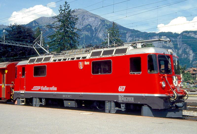 RhB - Ge 4/4II 617 ILANZ  am 29.05.1993 in LANDQUART - THYRISTOR-STRECKEN-LOKOMOTIVE - bernahme 26.10.1973 - SLM4890/BBC - 1700 KW - Gewicht 50,00t - LP 12,74m - zulssige Geschwindigkeit 90 km/h.

