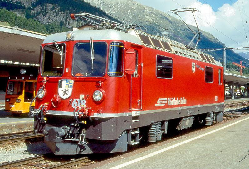 RhB - Ge 4/4II 618  BERGN/BRAVUOGN  am 04.09.1996 in SAMEDAN - THYRISTOR-STRECKEN-LOKOMOTIVE - bernahme 16.11.1973 - SLM4891/BBC - 1700 KW - Gewicht 50,00t - LP 12,74m - zulssige Geschwindigkeit 90 km/h.
