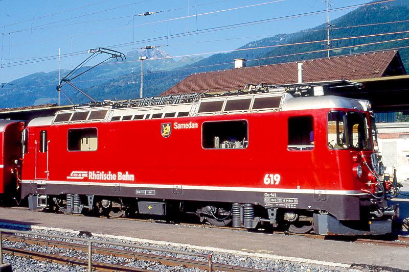 RhB - Ge 4/4II 619  SAMEDAN  am 04.07.1999 in LANDQUART - THYRISTOR-STRECKEN-LOKOMOTIVE - bernahme 03.12.1973 - SLM4892/BBC - 1700 KW - Gewicht 50,00t - LP 12,74m - zulssige Geschwindigkeit 90 km/h.
