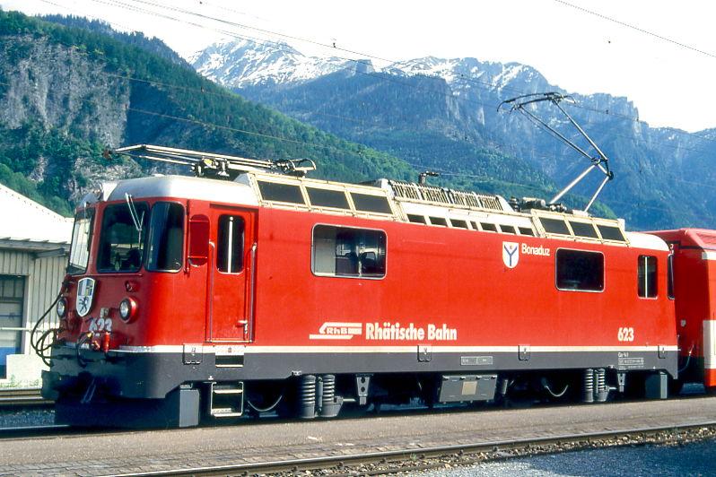 RhB - Ge 4/4II 623  BONADUZ  am 17.05.1994 in DISENTIS - THYRISTOR-STRECKEN-LOKOMOTIVE - bernahme 05.04.1984 - SLM5264/BBC - 1700 KW - Gewicht 50,00t - LP 12,74m - zulssige Geschwindigkeit 90 km/h.
