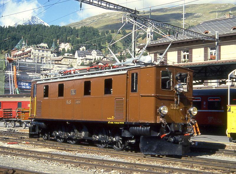 RhB - Ge 4/6 353 am 09.09.1994 in ST.MORITZ - STRECKEN-LOKOMOTIVE - bernahme 24.07.1914 - SLM2433/MFO/RhB - 588 KW - Gewicht 59,00t - LP 11,10m - zulssige Geschwindigkeit 55 km/h. Hinweis: lteste betriebsfhige elektrische Lokomotive der RhB
