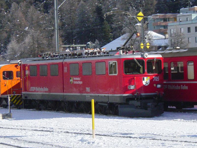 RhB Ge 6/6 II 705  Pontresina  abgestellt in St.Moritz an 11.01.03