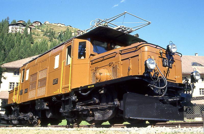 RhB - Ge 6/6I 407 am 06.09.1994 in BERGN - STRECKEN-LOKOMOTIVE - bernahme 16.09.1921 - SLM2839/BBC1886/MFO - 940 KW - Gewicht 66,00t - LP 13,30m - zulssige Geschwindigkeit 55 km/h. 1984a - 05.03.1886 an SGB Zrich - 18.05.1994 an ABC Bergn. Hinweis: als Denkmallok auf Gleisstck aufgestellt in Bahnhofsnhe Bergn
