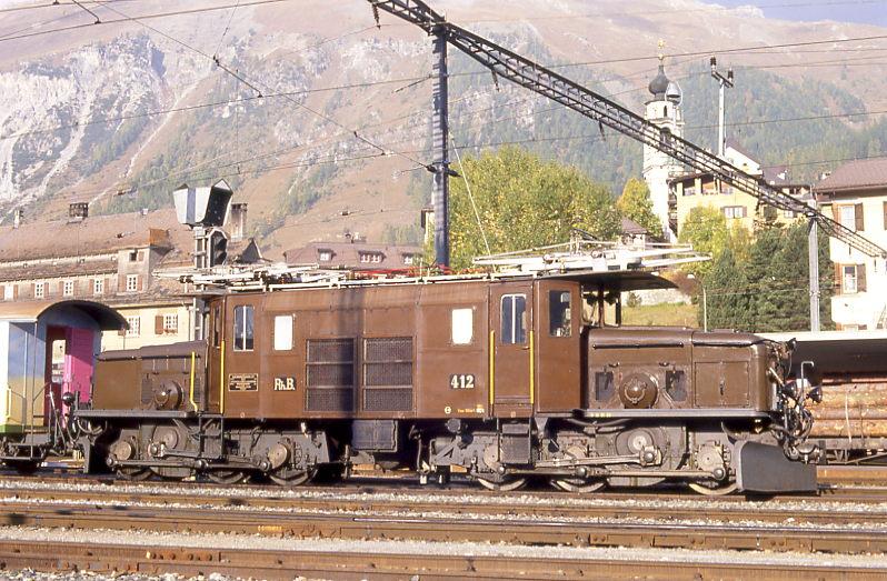 RhB - Ge 6/6I 412 am 03.10.1990 in SAMEDAN - STRECKEN-LOKOMOTIVE - bernahme 27.11.1925 - SLM3045/BBC2242/MFO - 940 KW - Gewicht 66,00t - LP 13,30m - zulssige Geschwindigkeit 55 km/h. 
