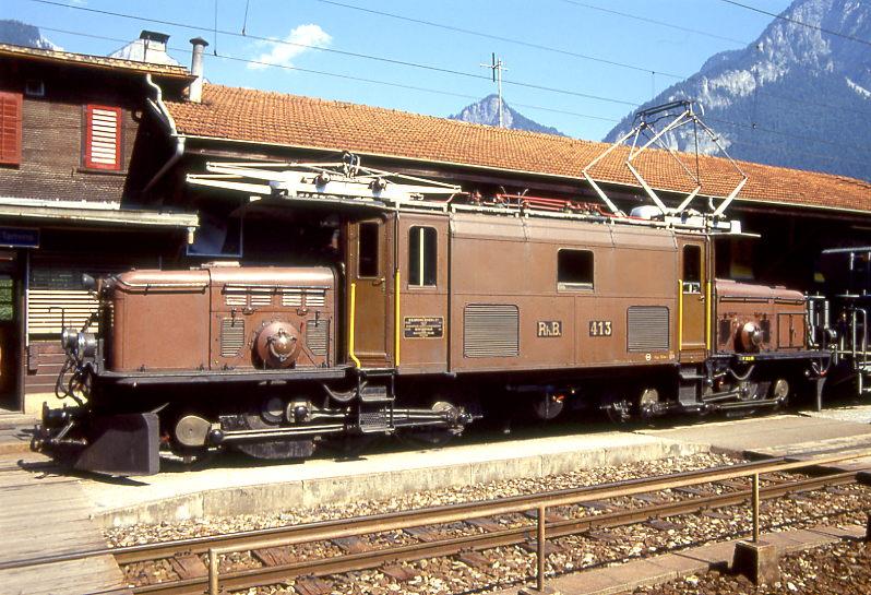 RhB - Ge 6/6I 413 am 22.08.1991 in REICHENAU - STRECKEN-LOKOMOTIVE - bernahme 17.06.1929 - SLM3296/BBC2966/MFO - 940 KW - Gewicht 66,00t - LP 13,30m - zulssige Geschwindigkeit 55 km/h. Hinweis: am 18.10.1993 Stangenbruch, a in Landquart - 1996 Abbruch  
