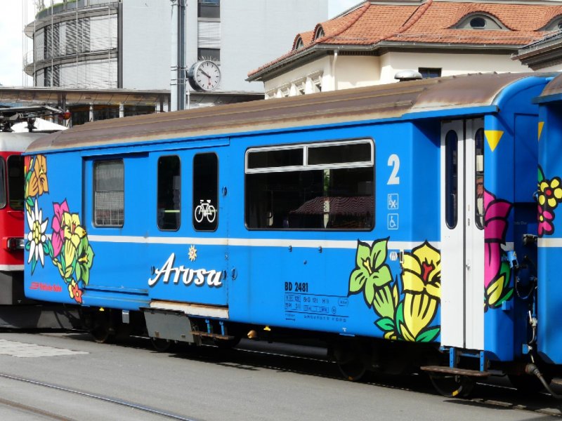 RhB - Gep�ck - Personenewagen 2 Kl. BD 2481 vor dem Bahnhof in Chur am 25.05.2008