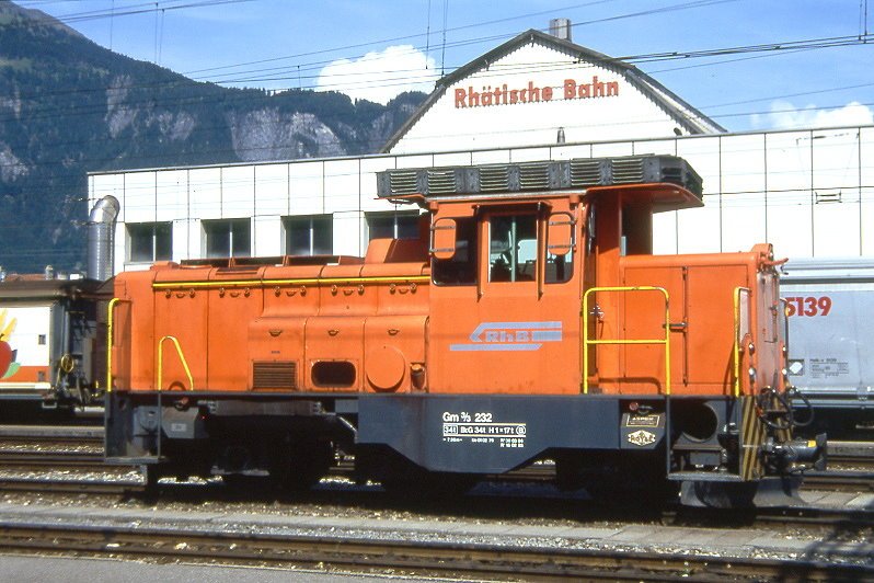 RhB - Gm 3/3 232 am 29.05.1993 in Landquart - Rangier-Diesellok - bernahme 01.02.1976 - MOYSE3554/MTU - 295 KW - Gewicht 34,00t - LP 7,93m - zulssige Geschwindigkeit 55 km/h - 3=30.03.1984 - 1=16.02.1993 - Logo nur RhB. Hinweis: genderter Anschriftenblock
