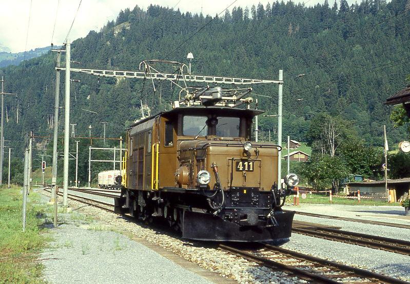 RhB GTERZUG 5238 von Disentis nach Landquart am 27.08.1997 in Rueun mit E-Lok Ge 6/6I 411 solo. Hinweis: Lok nach Unfall 09.02.2000a - zur Zeit ausgestellt Deutsches Museum Mnchen