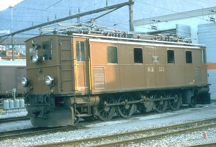 RhB Kastenlok Ge 4/6 Nr.355 (1914)vor der Remise in Chur (70er Jahre,Archiv P.Walter)