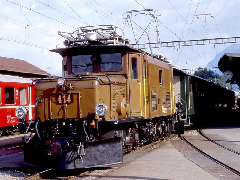 RhB KrokodilLok Ge 6/6I 414 mit einen ExtraGmP am Haken am 27.08.1998