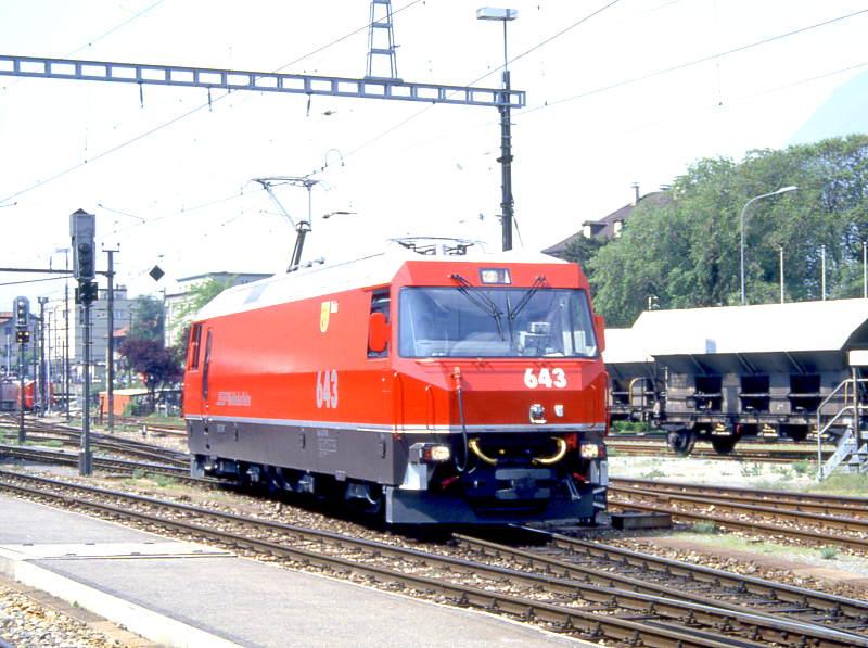 RhB Lokzug 9840 Chur - Landquart mit Ge 4/4III 643 am 11.05.1995 Ausfahrt Chur, Lokschulungsfahrt, noch ohne Werbung!