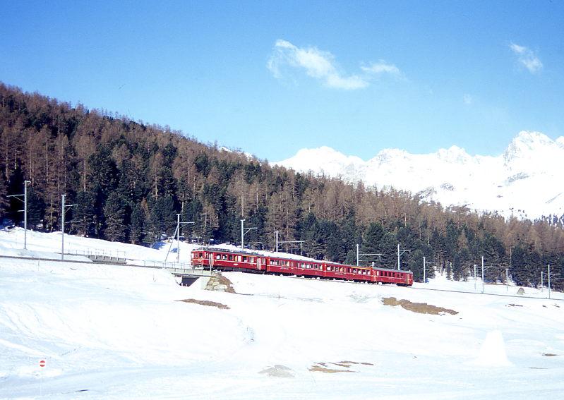 RhB PENDELZUG 311 von Samedan nach Pontresina am 10.03.1998 kurz vor Pontresina mit Triebwagen ABe 4/4 502 - B 2340 - B - AB 1514 - BDt 1723. Hinweis: 502er inzwischen Abbruch!

