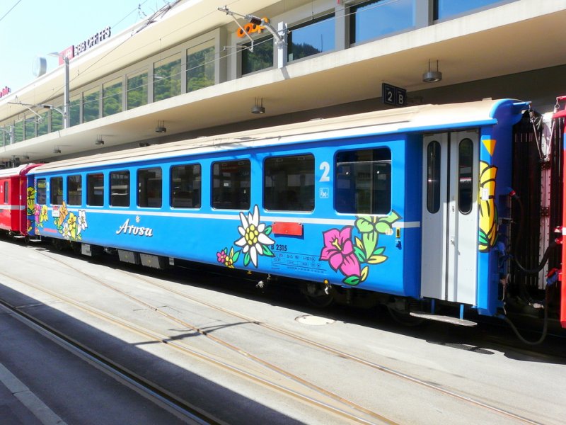 RhB - Personenwagen 2 Kl. B 2315 im Bahnhof von Chur am 07.05.2009
