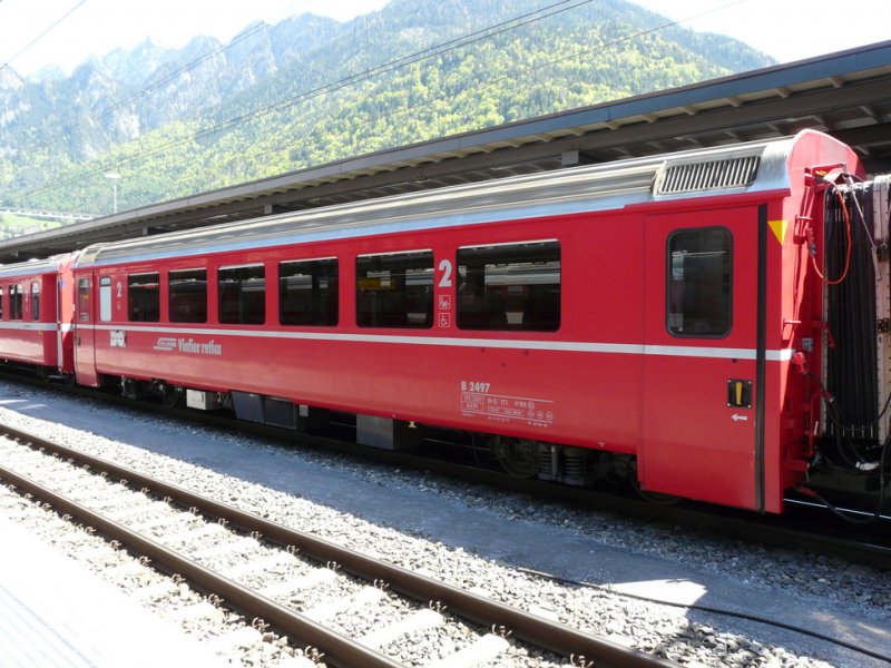 RhB - Personenwagen 2 Kl. B 2497 im Bahnhof von Chur am 07.05.2009